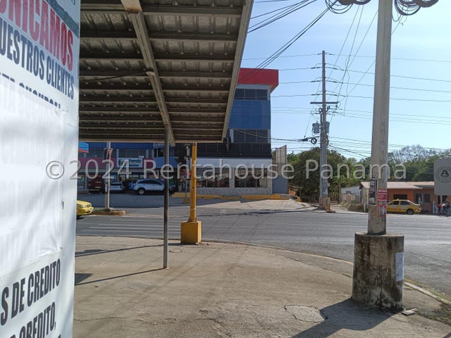 Prime Commercial Space in La Villa de Los Santos